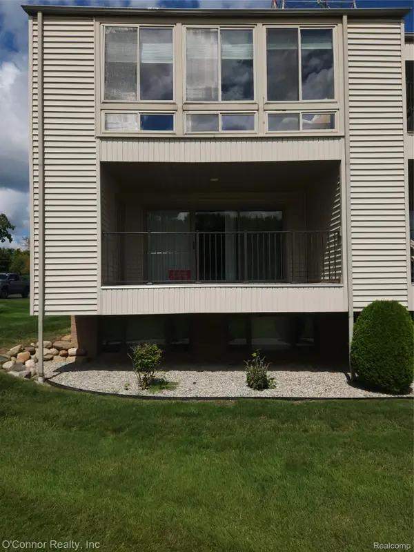 3995 River Road #16, EastChina, MI 48054
