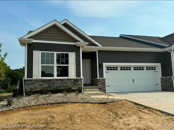 852 Oakwood Circle #42, Fenton, MI 48430