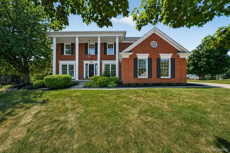 1727 Hillcrest Drive, Rochester Hills, MI 48306 - #3