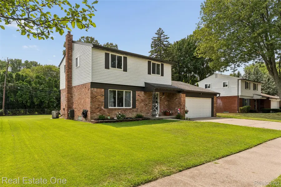 23678 King Drive, Clinton Township, MI 48035 - #2