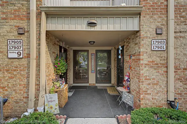 17905 University Park Drive Drive #99, Livonia, MI 48152
