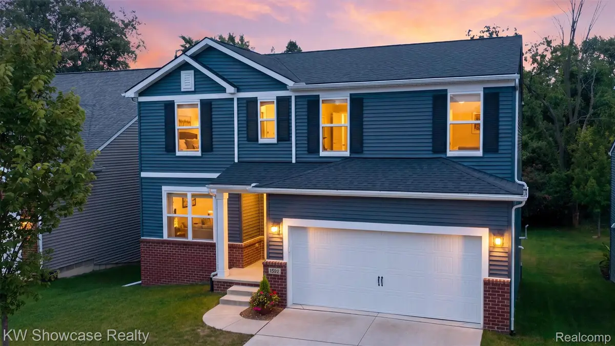 1592 Beachwood Drive, Walled Lake, MI 48390 - #1