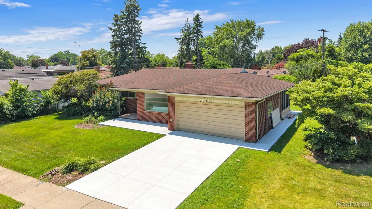 26327 Woodworth Circle, Dearborn Heights, MI 48127 - #1