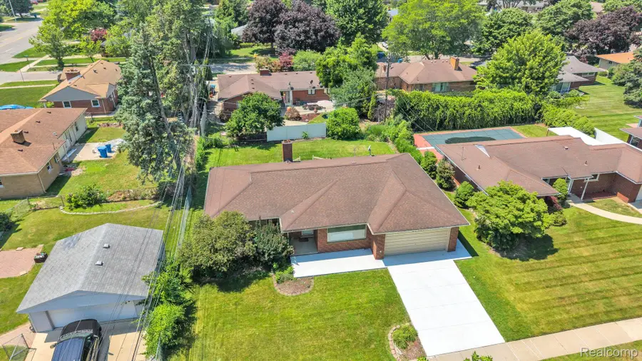 26327 Woodworth Circle, Dearborn Heights, MI 48127 - #3