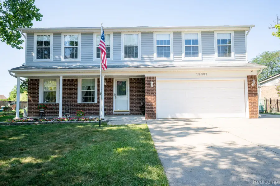 19031 Forrest Hill Drive, Woodhaven, MI 48183 - #2