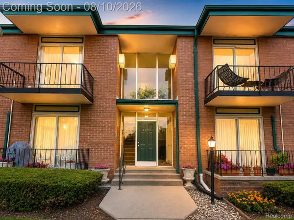 1954 Axtell Drive #5, Troy, MI 48084