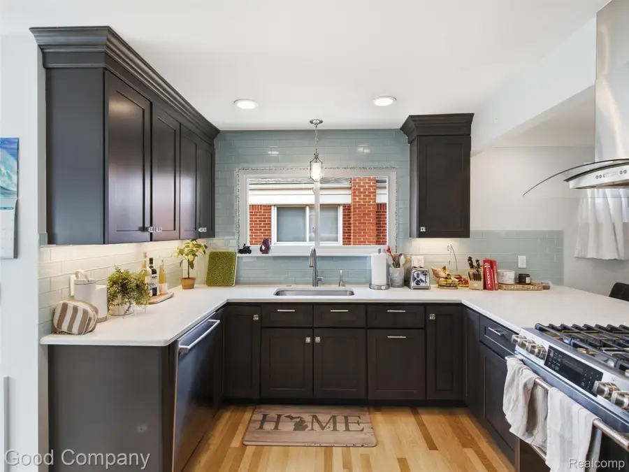 1576 Myrtle Avenue, Madison Heights, MI 48071 - #3