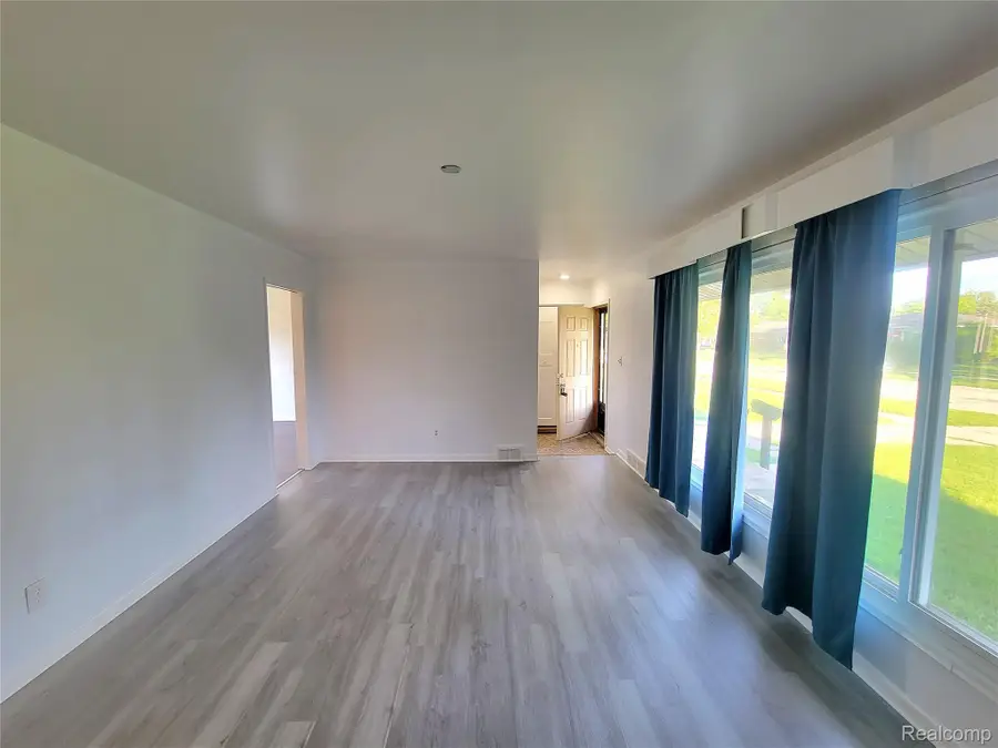 3039 Pearl Avenue, Warren, MI 48091 - #3