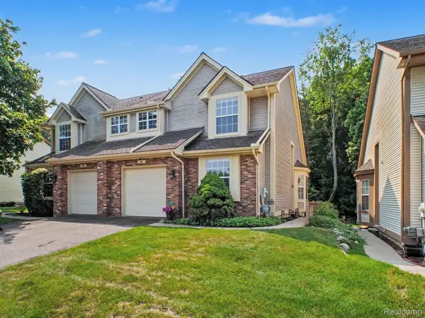 896 Whisperwood Trail, Fenton, MI 48430