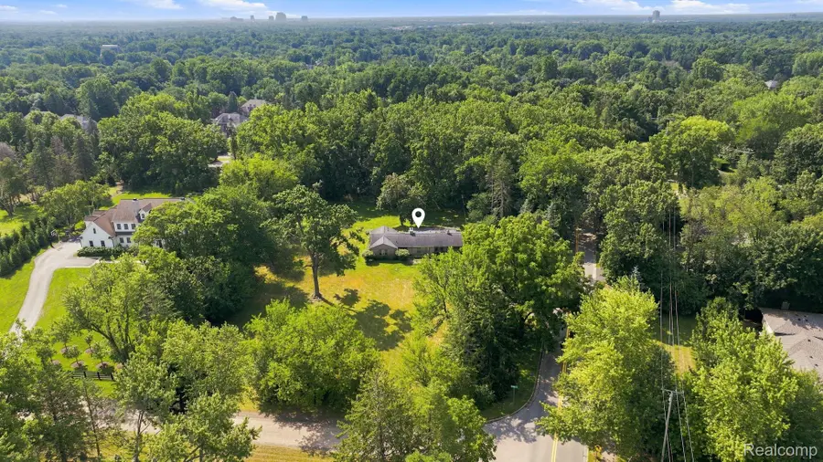 6975 Wing Lake Road, Bloomfield Hills, MI 48301 - #3