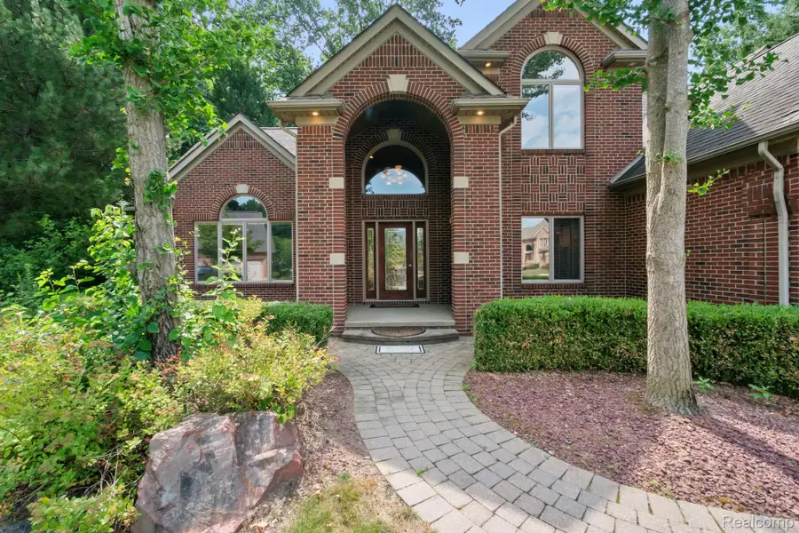 52018 Loon Court, Utica, MI 48315 - #2