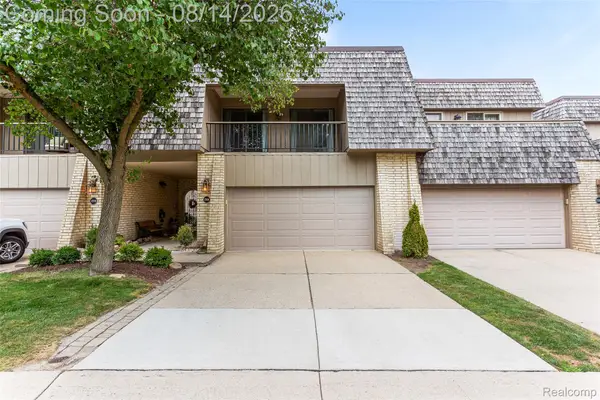 1206 Oakwood Court, RochesterHills, MI 48307