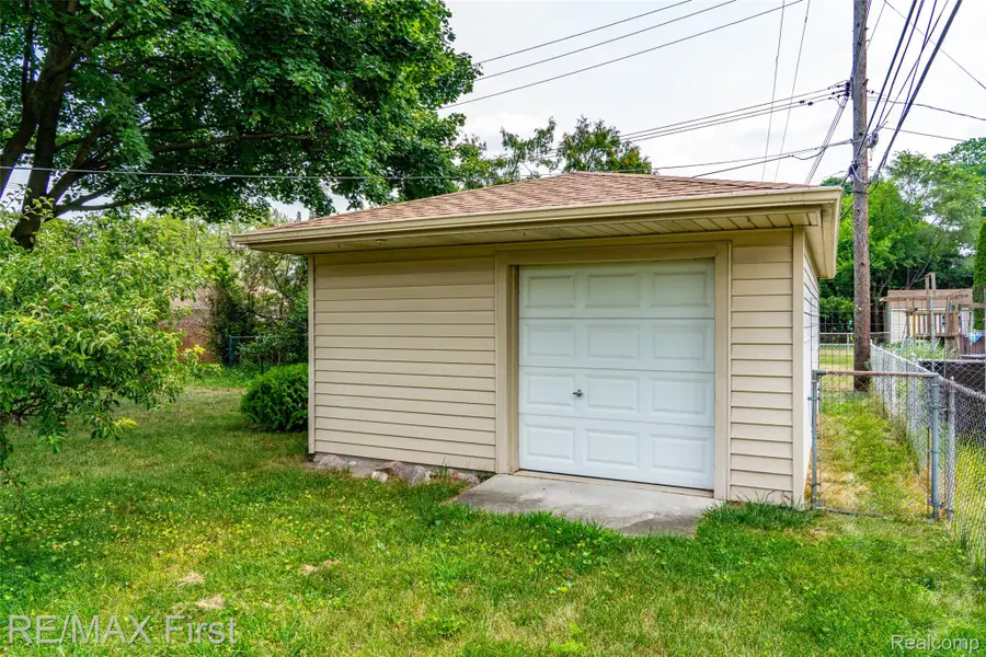 8636 Kidley Drive, Sterling Heights, MI 48314 - #2
