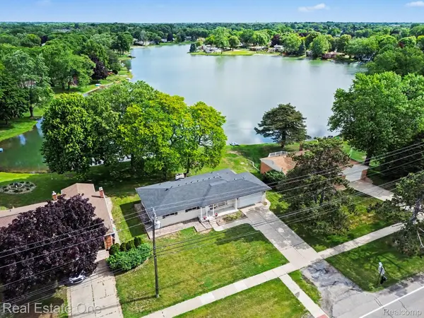 1347 E Square Lake Road, Troy, MI 48085