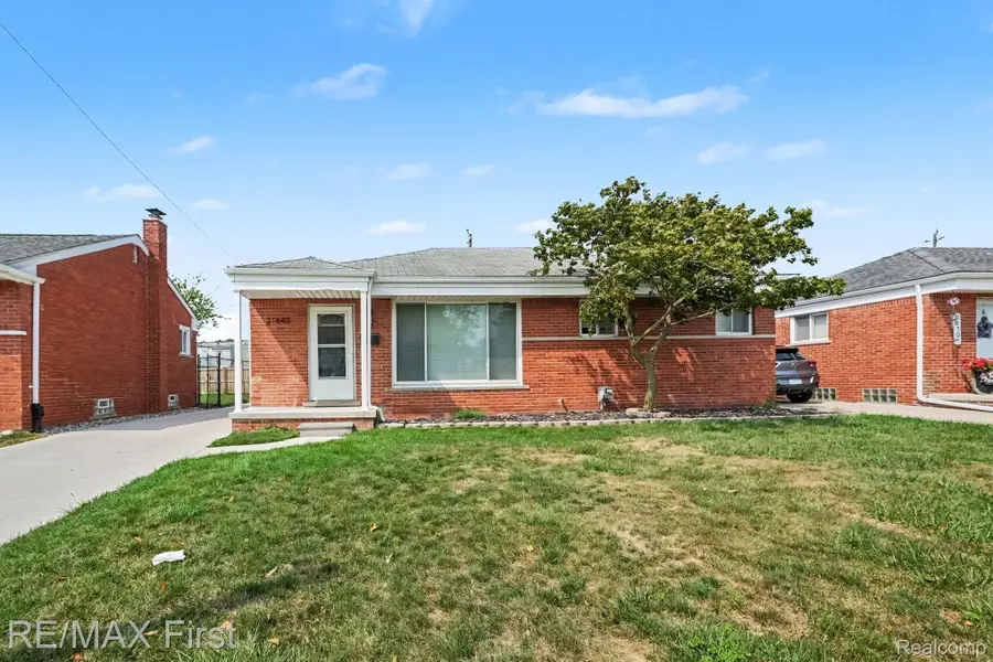 21643 Visnaw Street, Saint Clair Shores, MI 48081 - #2