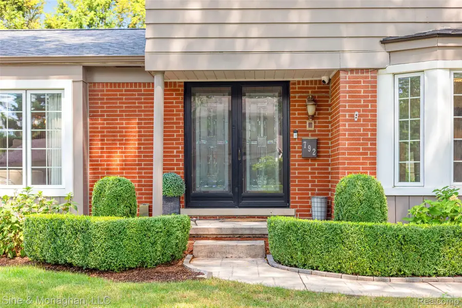 792 S Rosedale Court, Saint Clair Shores, MI 48236 - #3