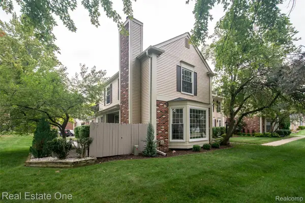 1572 Kings Cove Drive, RochesterHills, MI 48306