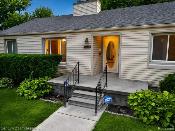 18407 Garfield, Redford, MI 48240