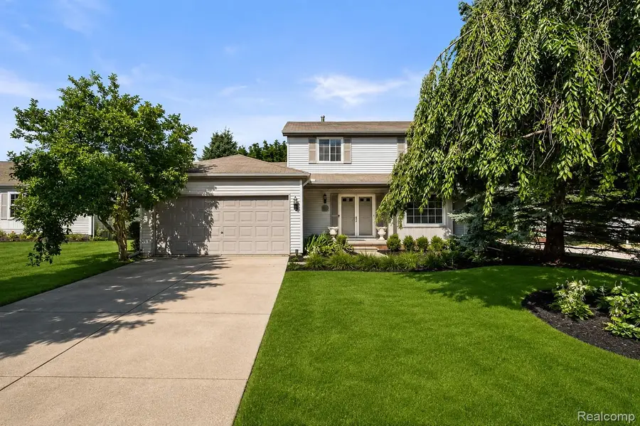 100 Dalton Drive, Rochester Hills, MI 48307 - #2