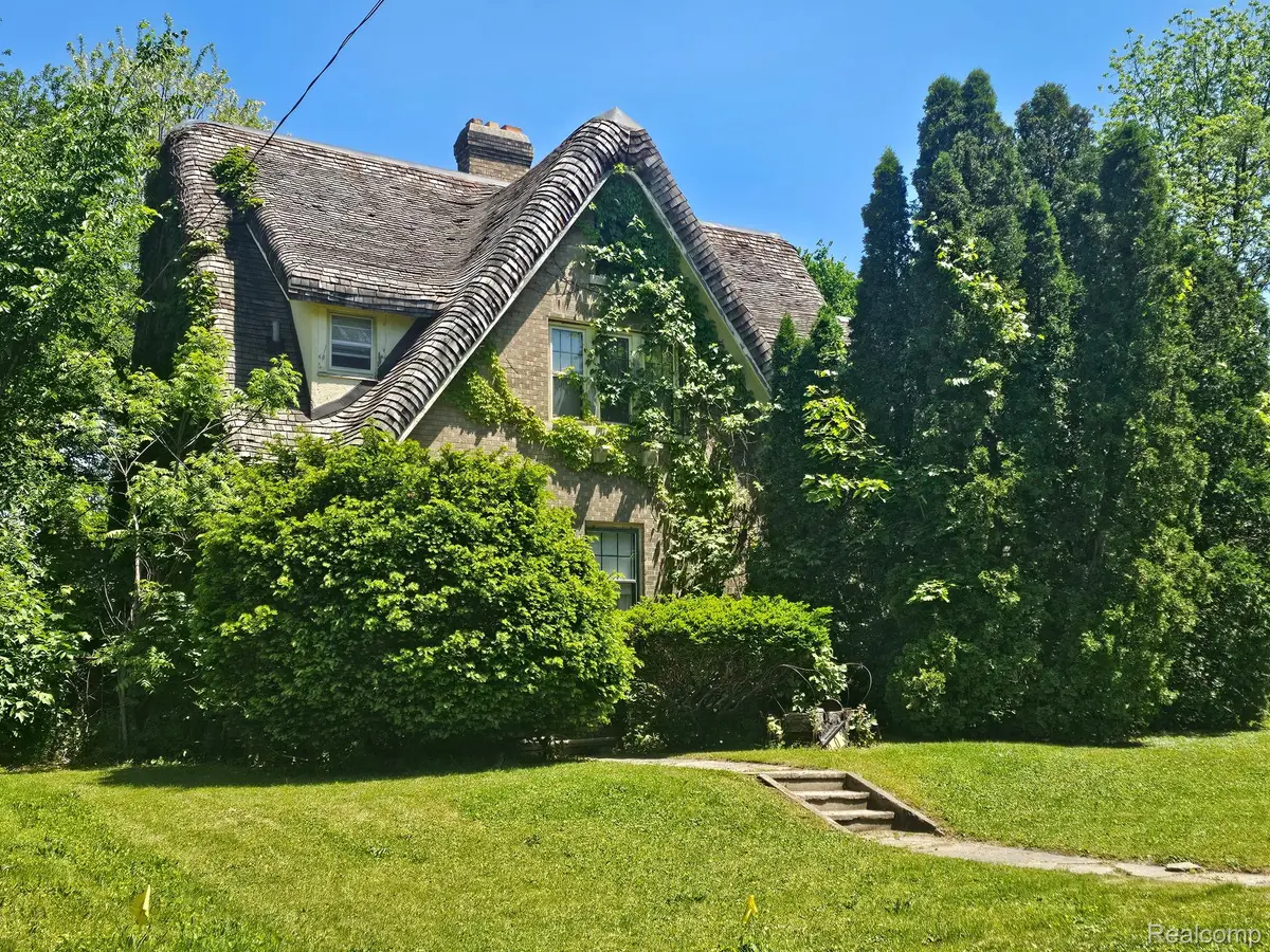 303 Ottawa Drive, Pontiac, MI 48341 - #1