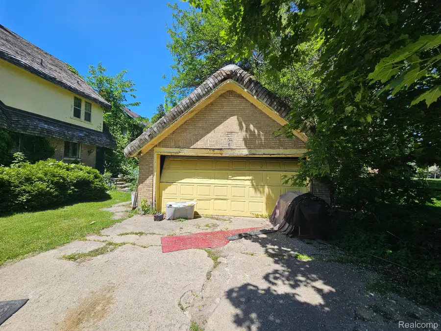 303 Ottawa Drive, Pontiac, MI 48341 - #3