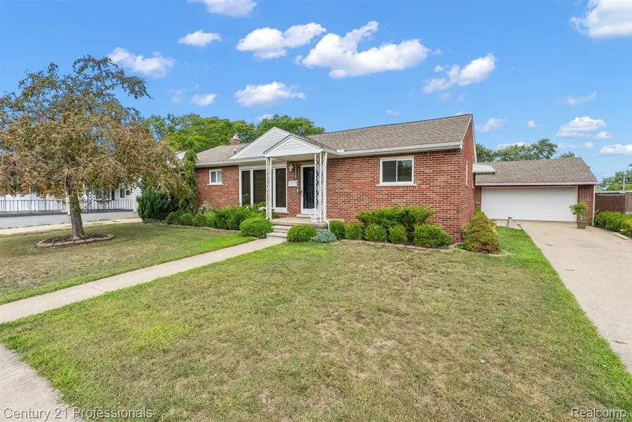 22525 Saint Gertrude Street, Saint Clair Shores, MI 48081 - #2