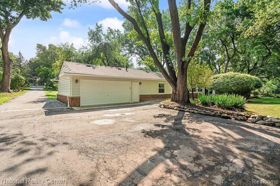 144 W Maryknoll Road, Rochester Hills, MI 48309 - #3