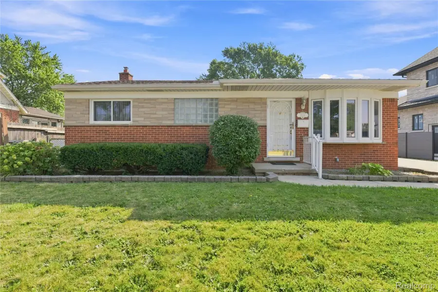 7024 N Evangeline Street, Dearborn Heights, MI 48127 - #2