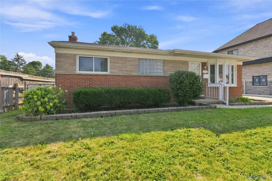 7024 N Evangeline Street, Dearborn Heights, MI 48127 - #3