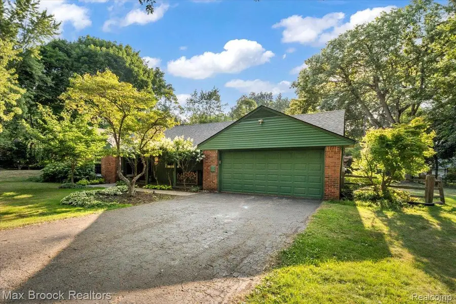 4197 Orchard Hill Drive, Bloomfield, MI 48304 - #2