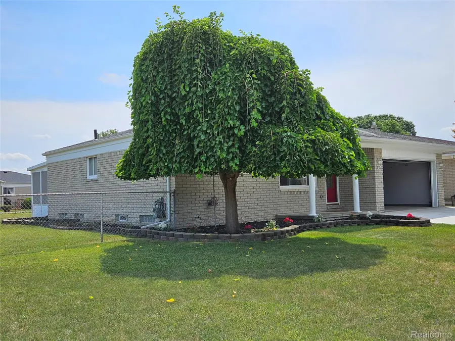 22009 Provincial Street, Woodhaven, MI 48183 - #3