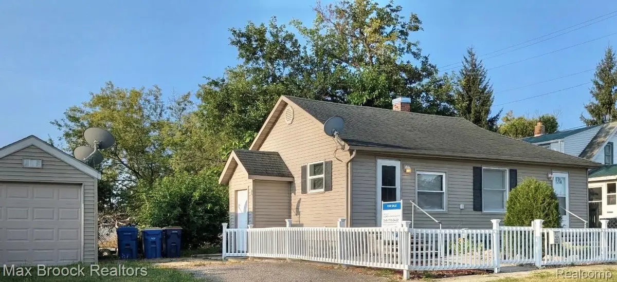 913 Boston Avenue, Waterford, MI 48328 - #1