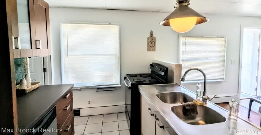 913 Boston Avenue, Waterford, MI 48328 - #2