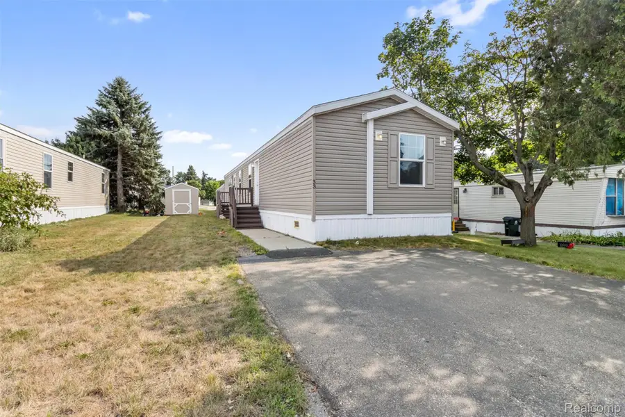 33 Hummingbird Drive, Orion, MI 48359 - #2