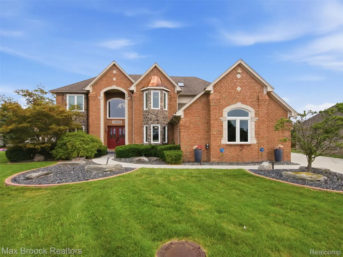 15291 Dorothy Drive, Macomb, MI 48042 - #1