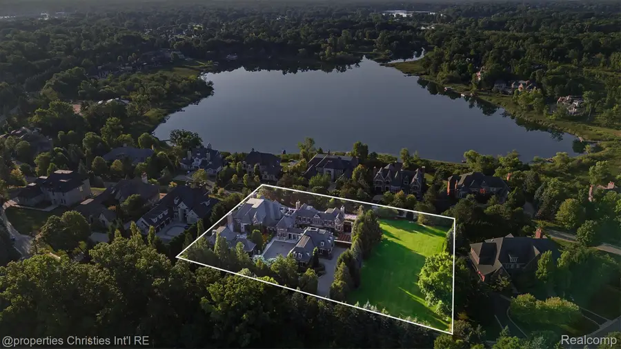 2756 Turtle Bluff Drive, Bloomfield, MI 48302 - #3