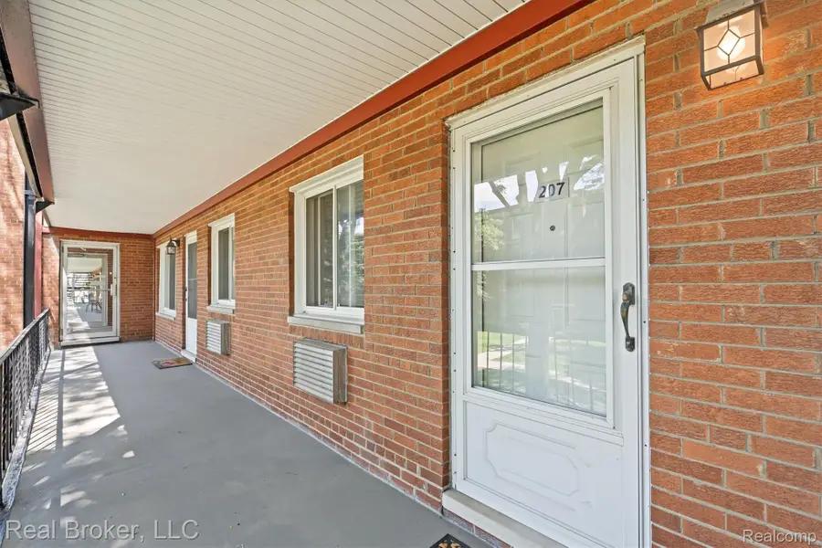 2915 W 13 Mile Road #207, Royal Oak, MI 48073 - #3