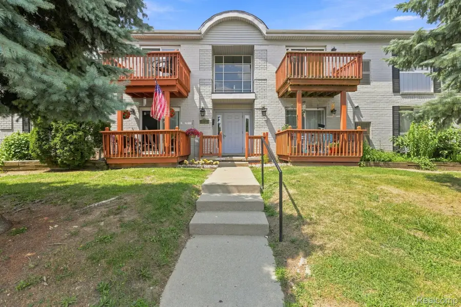 1762 Fort Street #27, Trenton, MI 48183 - #2