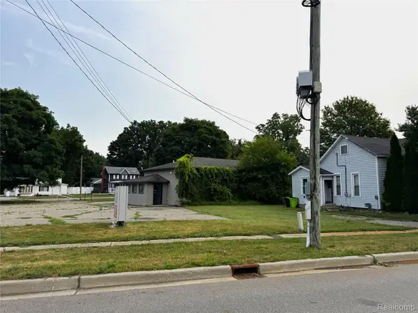 213 Main Street, Fenton, MI 48430