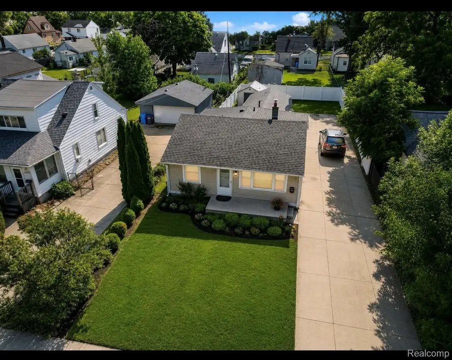 26536 Palmer Boulevard, Madison Heights, MI 48071 - #2