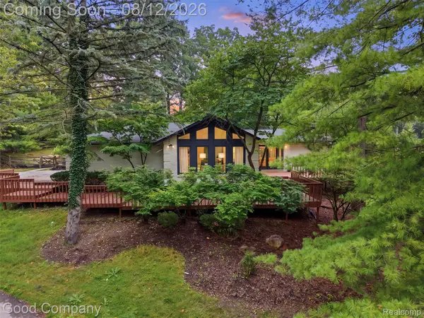 6733 Bloomfield Lane, WestBloomfield, MI 48322