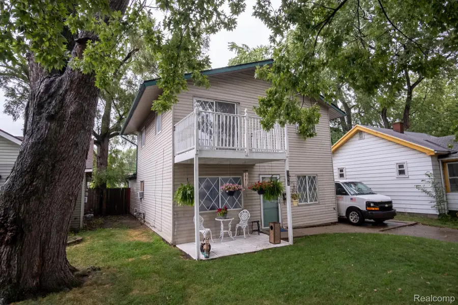 108 W Morehouse Avenue, Hazel Park, MI 48030 - #3