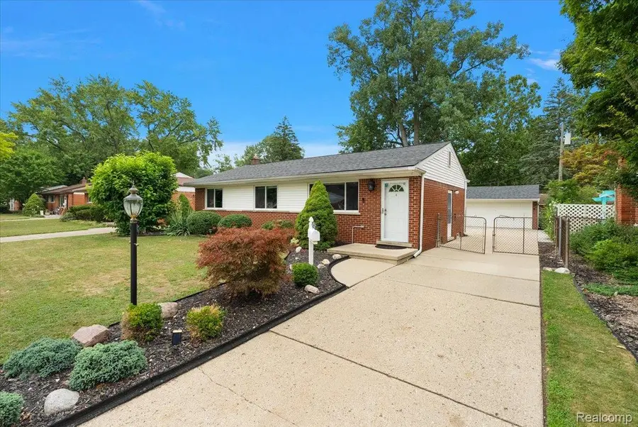 28505 Wentworth Street, Livonia, MI 48154 - #2