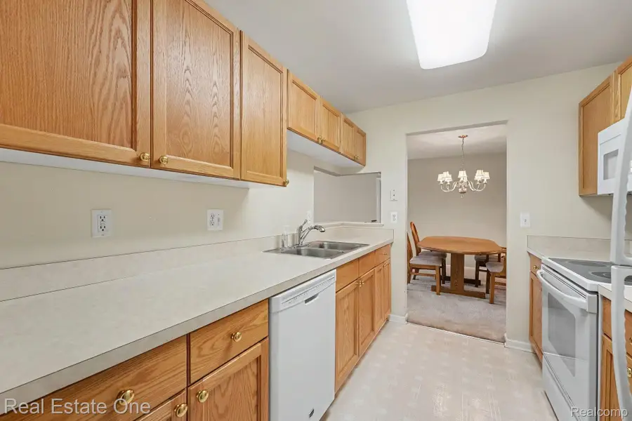 4576 Berkshire Drive, Sterling Heights, MI 48314 - #3
