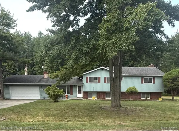 2595 Evergreen Lane, PortHuron, MI 48060