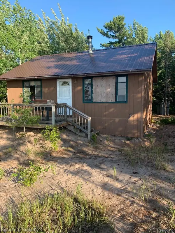 5375 Lakeshore Drive, Mohawk, MI 49950