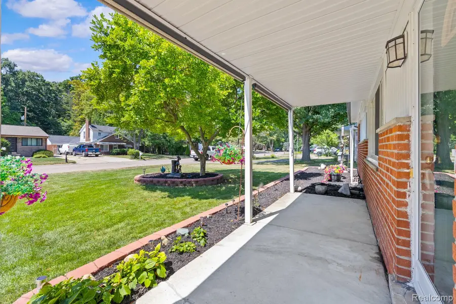 15922 Deering Street, Livonia, MI 48154 - #2