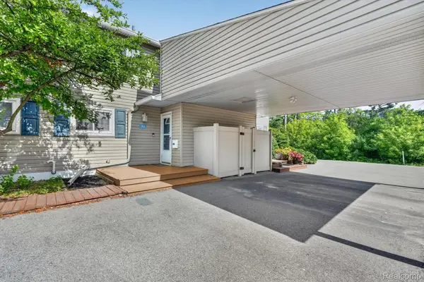 761 Kirts Boulevard, Troy, MI 48084