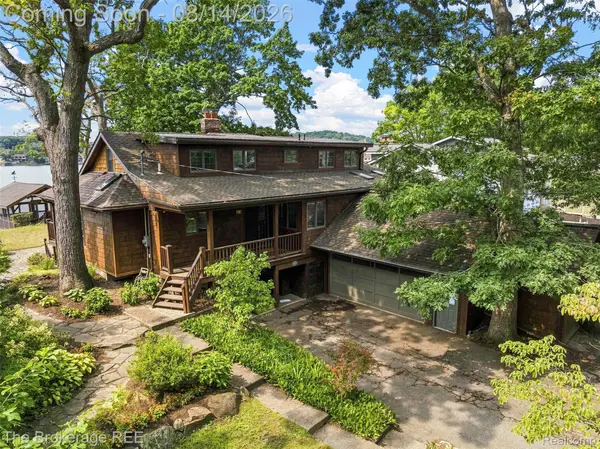 3845 Dorothy Lane, Waterford, MI 48329
