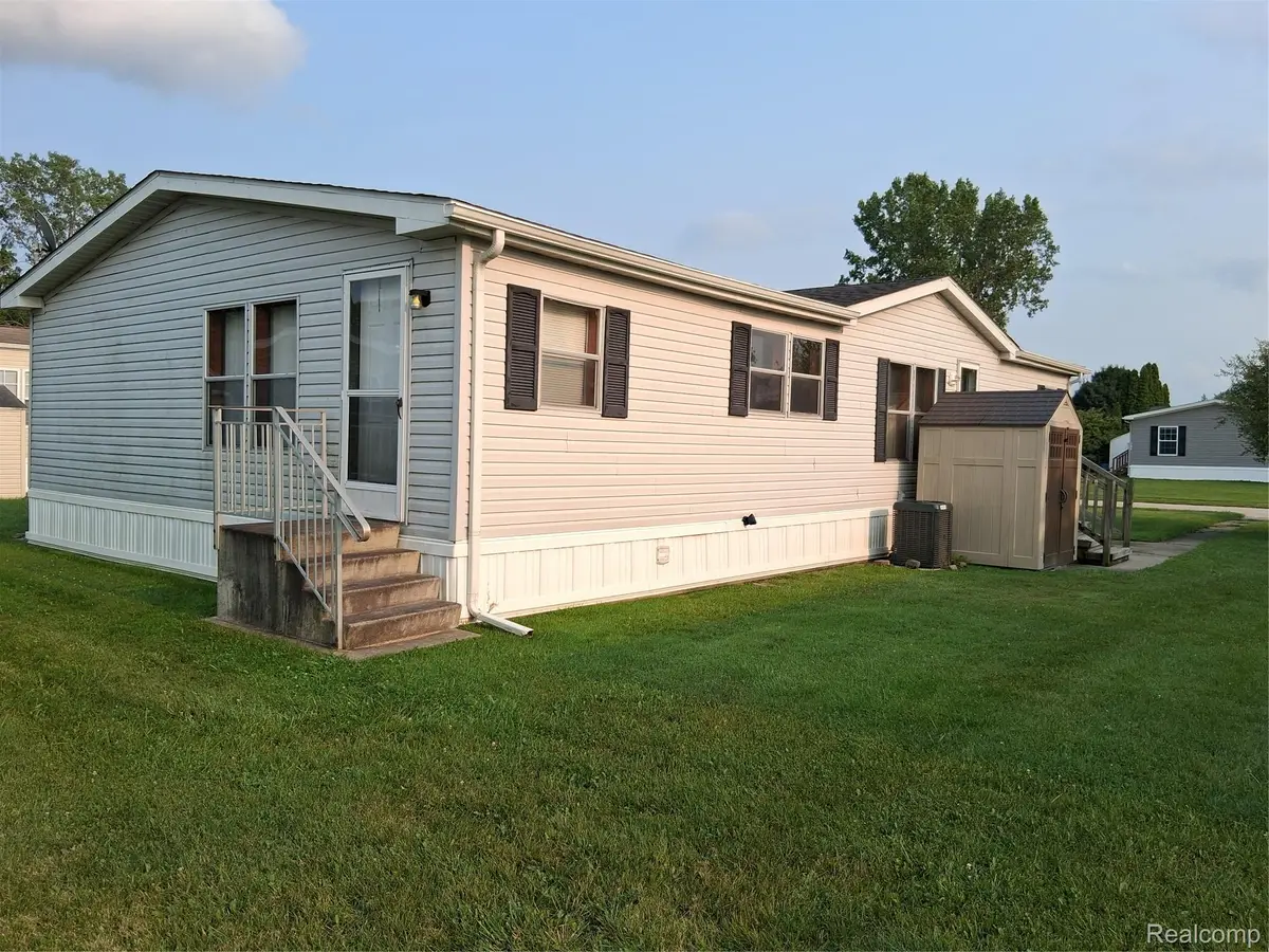 29142 Rosewood Street, Flat Rock, MI 48134 - #1